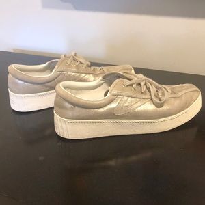 Gold Platform Tretorns